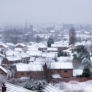 snowy-UK-houses